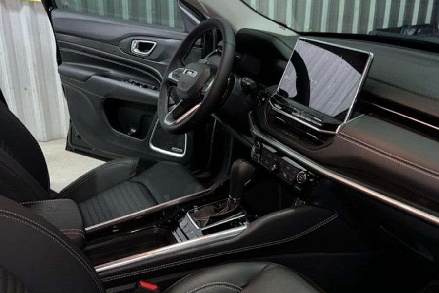 Carro executivo Movix, painel e console central