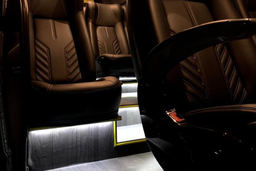 Van executiva Movix, poltronas em couro