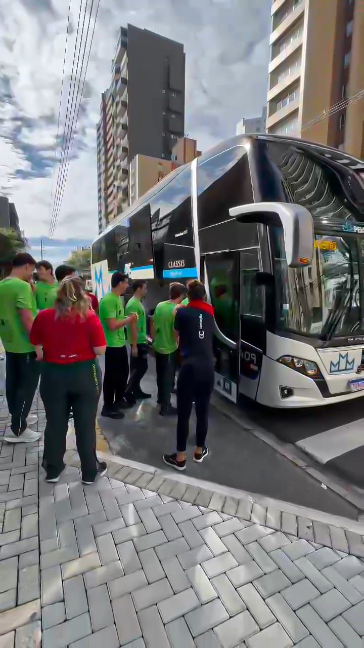 Ônibus executivo Movix em operação para evento