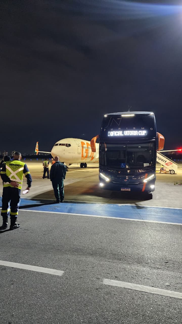 Ônibus de turismo Movix em transfer de aeroporto